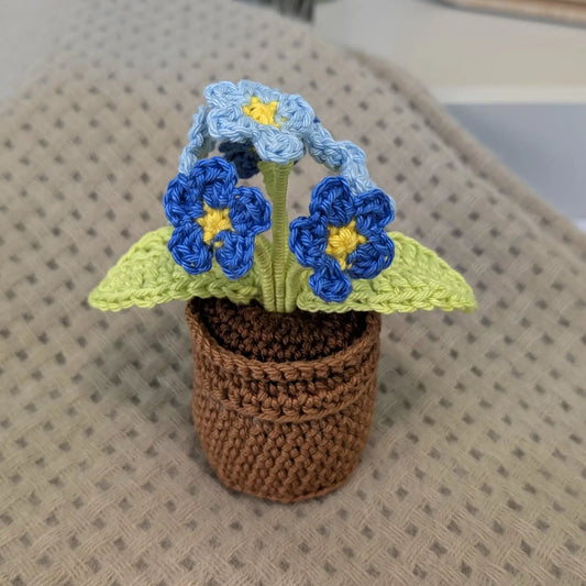 Handgehäkelte Blume im Topf – Ewige Deko mit Herz