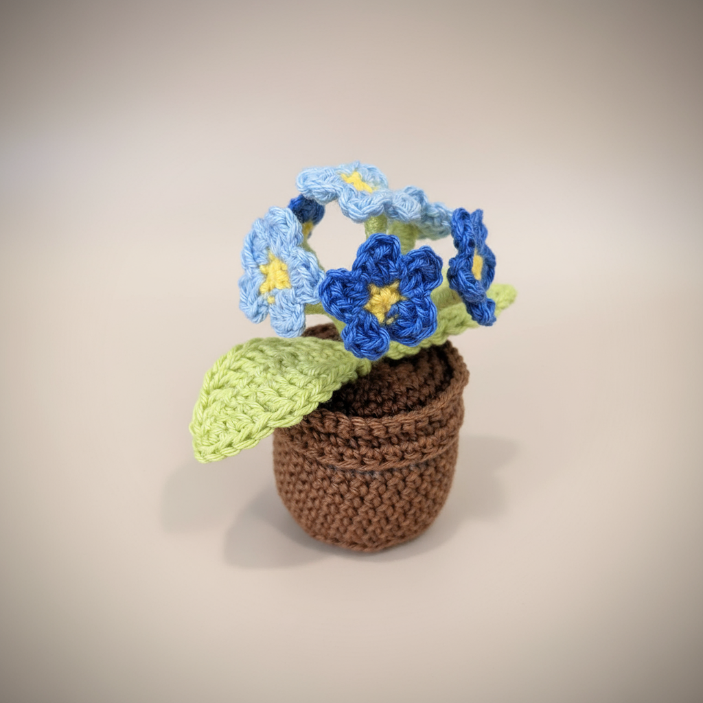 Handgehäkelte Blume im Topf – Ewige Deko mit Herz - Maloah Handmade Design