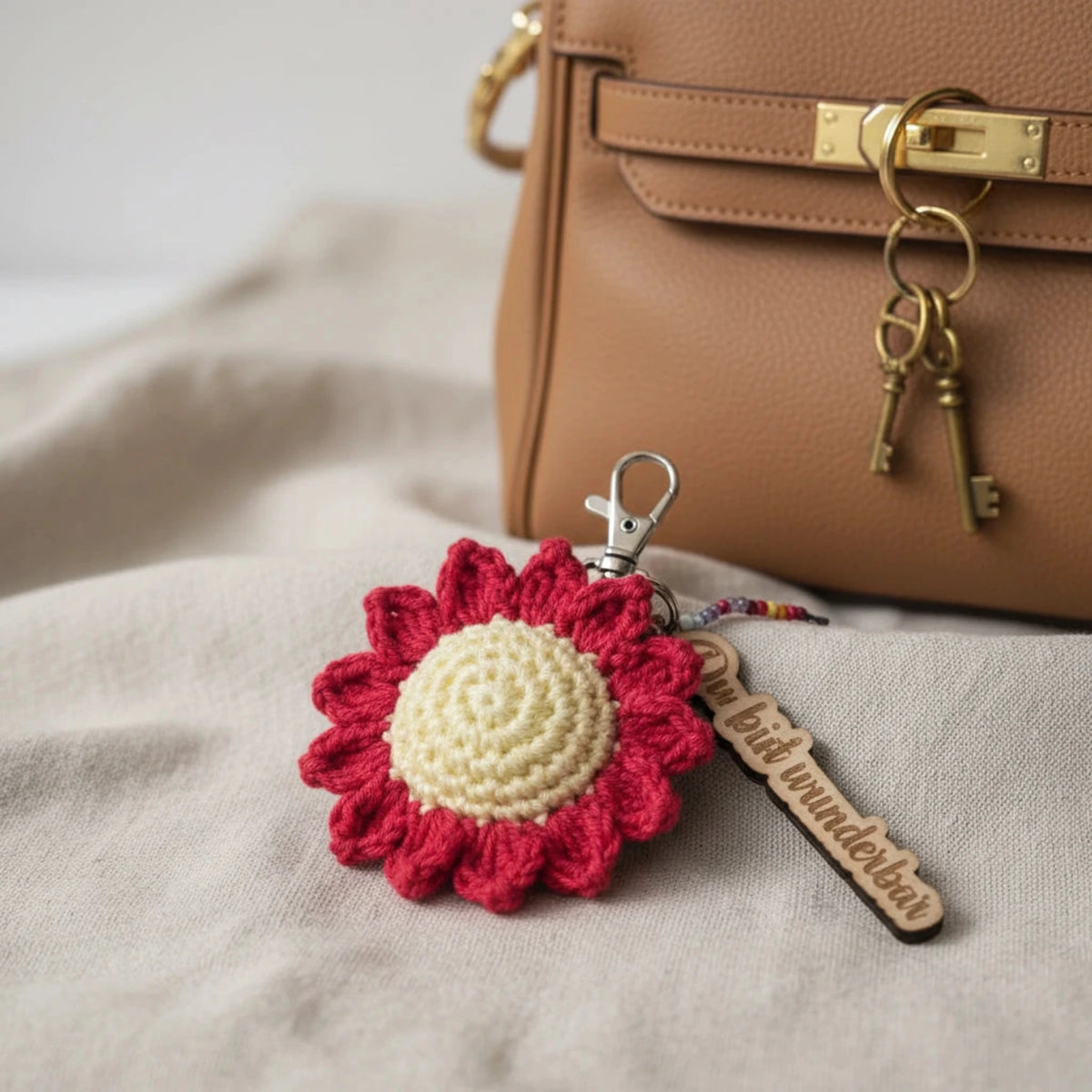 Komplimentenblume Schlüsselanhänger - Handgemachte Häkelblume mit 6 Sprüchen - Maloah Handmade Design