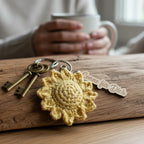 Komplimentenblume Schlüsselanhänger - Handgemachte Häkelblume mit 6 Sprüchen - Maloah Handmade Design
