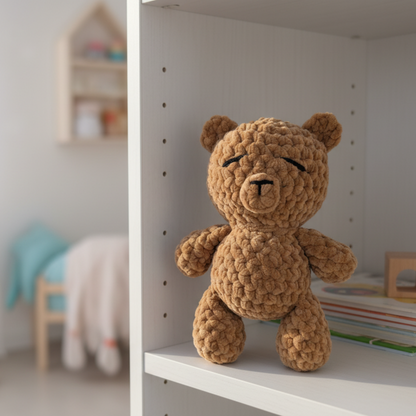 Gehäkelter Kuschelbär aus Chenillegarn - Maloah Handmade Design