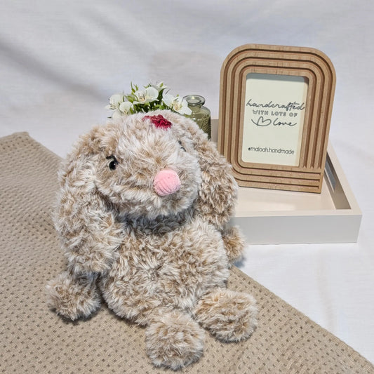 Gehäkelter Kuschelhase aus Rabbit-Kunstfellgarn