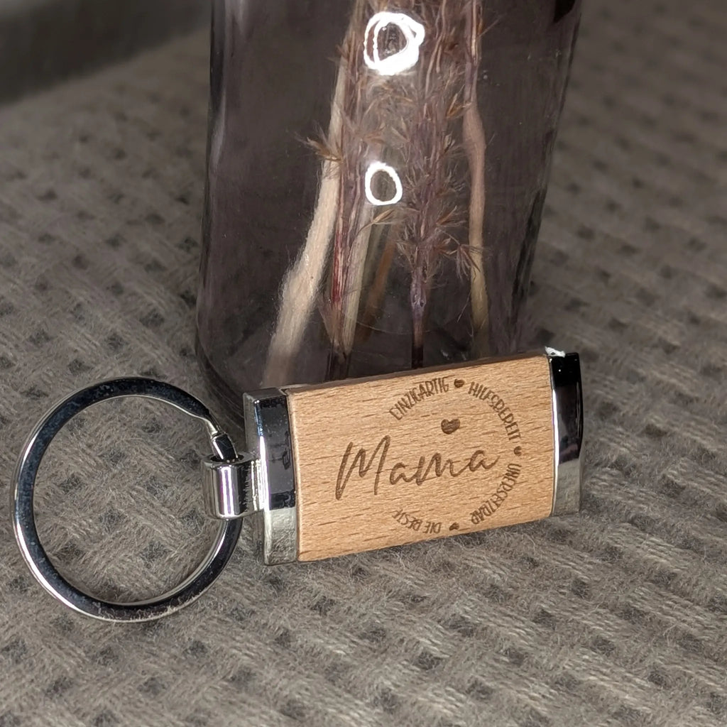 Schlüsselanhänger aus Holz und Metall mit Schlüsselring – elegantes Design, langlebig und handgefertigt.
