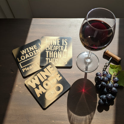 Gravierter Wein-Untersetzer aus Kiefernholz - Maloah Handmade Design