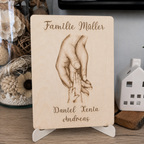 Personalisiertes Holzbild mit Händen & Namen „Our Family" | Geschenk für Paare & Familien - Maloah Handmade Design
