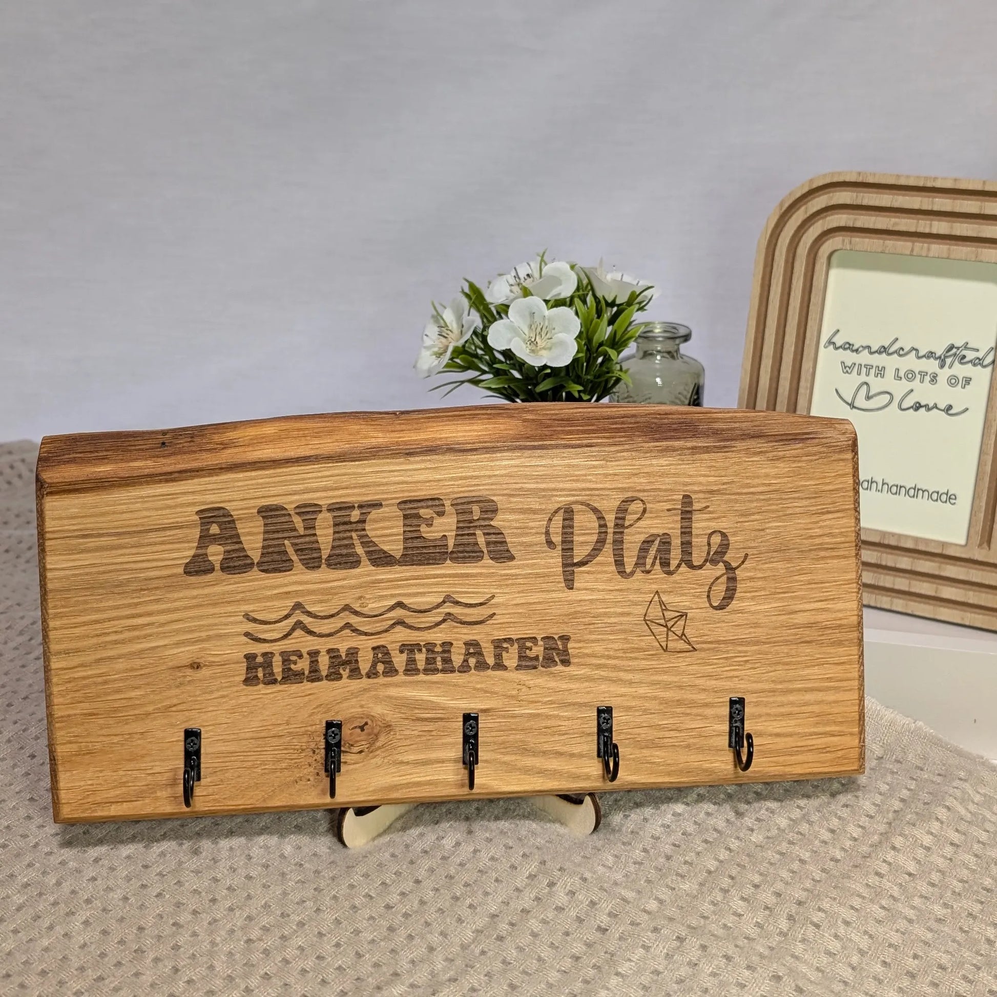 Schlüsselbrett Eiche personalisiert – 2 bis 6 Haken, mit Gravur - Maloah Handmade Design